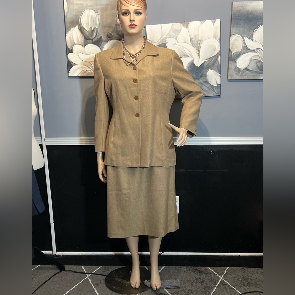 Larry Levine Tan Tweed Skirt Suit Set Blazer Plus 22W Church Office